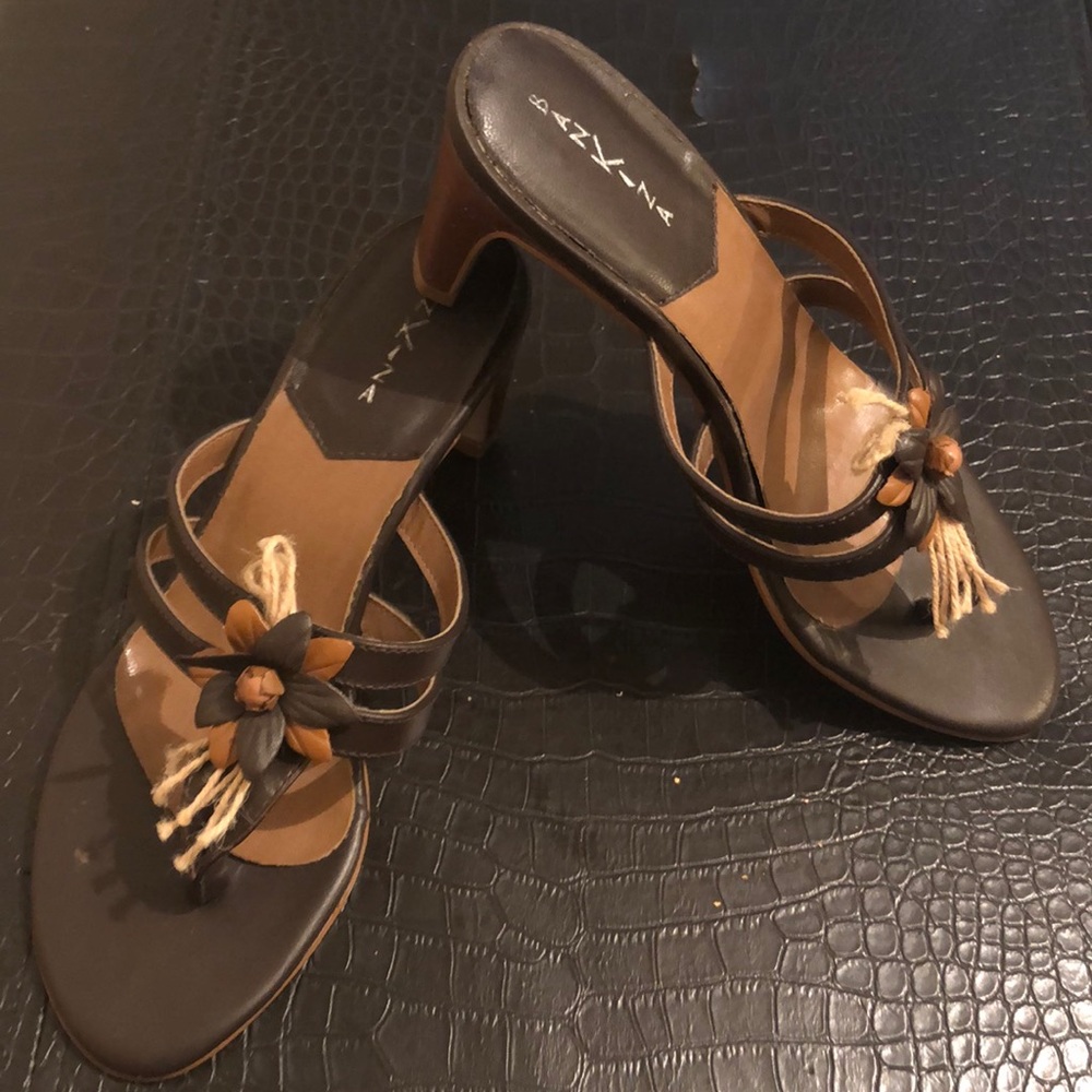 BANKIZA LEATHER FLOWER SANDALS WORN ONCE
